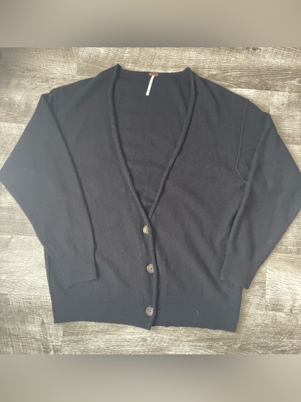 Free People Black 100%
Cashmere Button-Front Cardigan
V-Neck Sweater